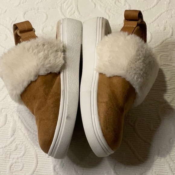 Skechers Street Goldie Cozy Kids shows. Size 2. - Picture 2 of 8